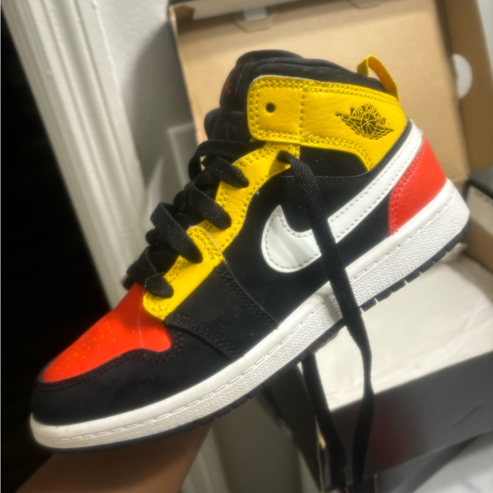 Jordan 1 Mid Black Amarillo Team Orange (GS)